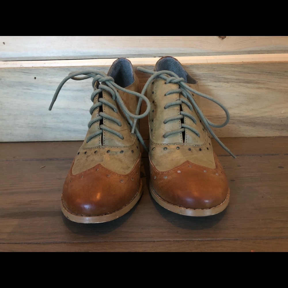 Oxford style booties, size 8